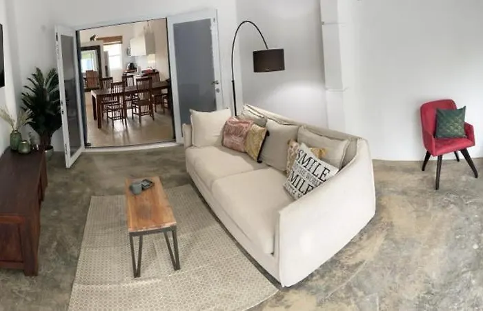 Villa Susanna 3 Bedroom 2 Bathroom House Sleeps 6Plus Willemstad